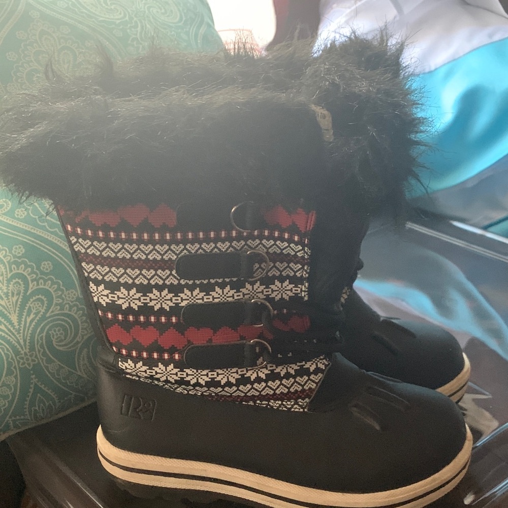 Roxy Kids Snow Boots - Black and Red Pattern